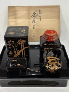 輪島塗　真塗　雲に梅蒔絵　屠蘇器壱揃　美品　共箱　正月道具　送料込 輪島塗 真塗 雲に梅蒔絵 屠蘇器壱揃 美品 共箱 正月道具 送料込
