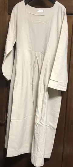 ワンピース　七分袖　ベージュ