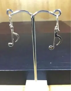 音符型シルバーピアス　四分音符