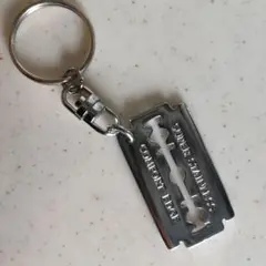 剃刀 デザイン キーホルダー