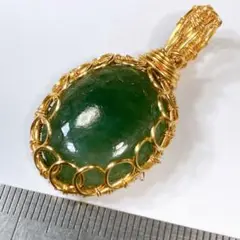 サービス品＊大粒ネフライトのワイヤーアートペンダントトップb57