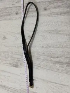 黒いレザースリムベルト