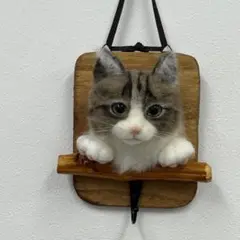 羊毛フェルト・白サバ猫の壁掛けアート