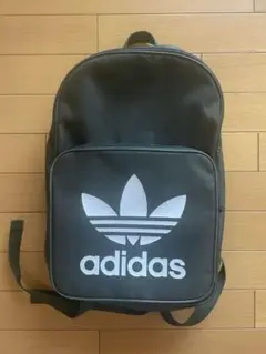 adidas ダークグリーン リュック