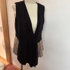 ALBERTO FERMANI ノースリーブ ベスト 黒とベージュプリーツ