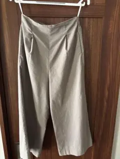 ナチュラルビューティーベイシック　ベージュ ワイドパンツ Sサイズ