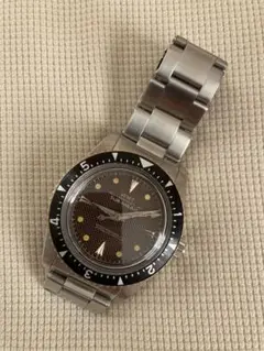 WMT ダイバーズスタイル 時計 ブラック　オマーン WMT Cabochon-Oman no index black dial - YouTube