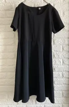 UNIQLOユニクロ　黒の半袖ひざ丈ワンピース　Ｌサイズ