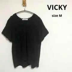 【VICKY】ビッキー(M) シャツ　半袖　Vネック　ブラック　柄物