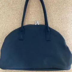 黒のハンドバッグ ダブルファスナー