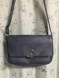 グレー ショルダーバッグ フラップ付き