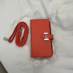 iPhone 14用オレンジケースとストラップ