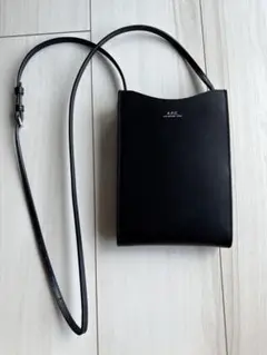 A.P.C. ブラック ジェイミー　ネックポーチ
