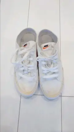Nike ホワイト スニーカー