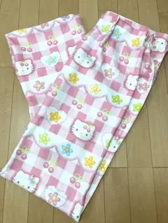 ハローキティ　さくらんぼ柄　カーテン