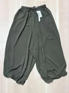 カーキ　ワイドパンツ　アラジンパンツ　ゴムウエスト　新品