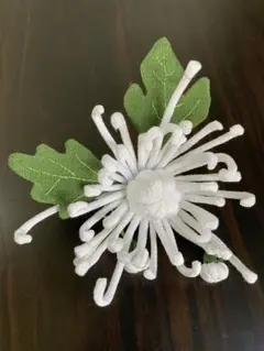 ちりめん細工　秋の置き飾り　人気の糸菊　白色　ハンドメイド