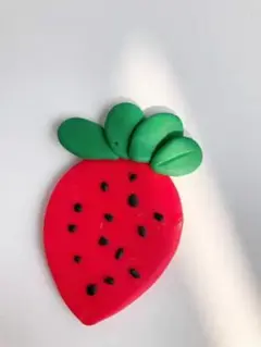 いちご形 赤い粘土