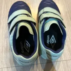 umbro サッカーシューズ ネイビー/アイボリー