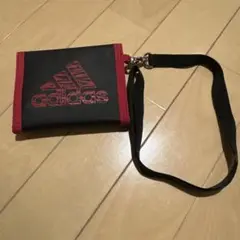 adidas 財布 黒 赤 ストラップ付き