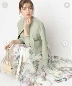 美品 アプワイザーリッシェクリアカラー大花スカート