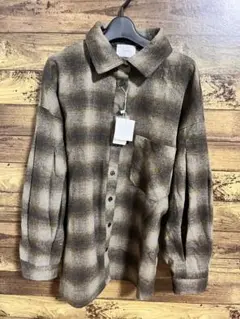 新品　未使用　タグ付き　LE MORE シャツ　ブラウン