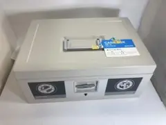 鍵付きキャッシュボックス 中型 仕切り付き