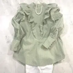 美品イネラ　ラッフルボリュームシャツ　グリーンチェック