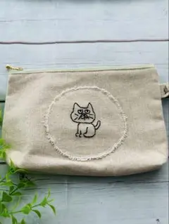 限定1個　売り切り　お座り猫のポーチ　猫刺繍　004