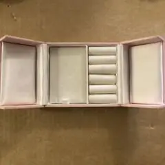 ピンク色のジュエリーケース