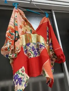 手縫い着物アンティークリメイク服 Vネックバックリボンのブラウス繋ぎパッチ。