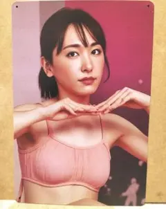 ブリキ看板　女性Yui 　少し凹み有り
