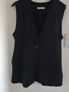 MUMU & CO. ブラックノースリーブベスト