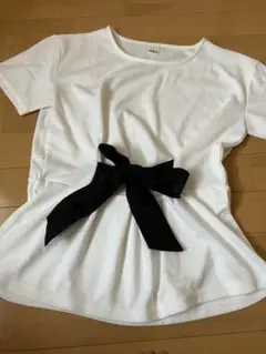 HERE'S ホワイト半袖Tシャツ ブラックリボン