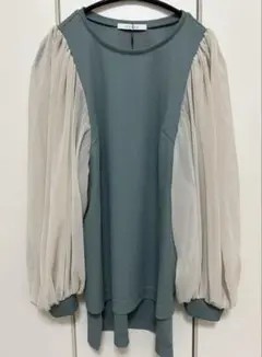 トロア　新品　バルーンスリーブ グリーン・ホワイト トップス