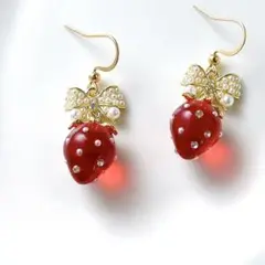 Strawberry Ribbon 赤 小粒いちごパール ピアス／イヤリング
