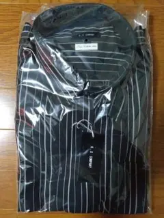 メンズシャツLサイズ（Mサイズもあります）　長袖ワイシャツ　黒ストライプ