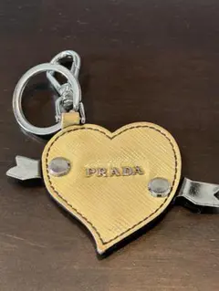 PRADA ハート型キーホルダー