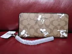新品未使用　COACH☆スヌーピーコラボ☆ハンドストラップ付き☆長財布