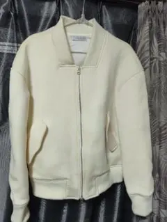 クリーム色 ジップアップ ジャンパー