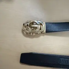 GGロゴバックルの黒いベルト