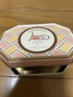 鎌倉紅谷　ピエールエルメ　空き缶　イスパハン　クルミっ子