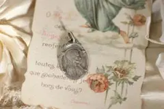フランスアンティーク 聖母マリアと薔薇のメダイ