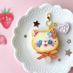(No.3)キラキラ瞳のクッキーサンドチャーム