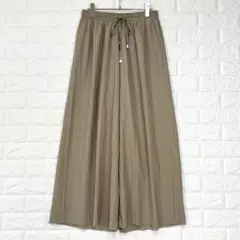 イッカ【L】ベージュ系 ワイドパンツ プリーツ 春夏 軽やかな生地感