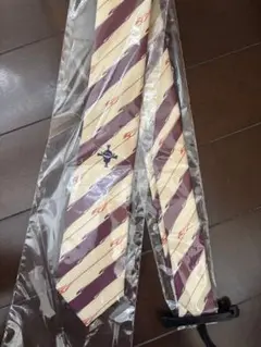 ワンピース☆クリーム色と紫のストライプ ネクタイ
