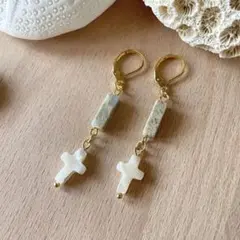 インプレッションストーン×マザーオブパールクロス 天然石ピアス