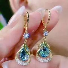 ✴️ブルー　ジルコニア　ドロップピアス　キラキラ✴️
