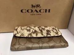 未使用美品コーチCOACH 二つ折り財布 パイソン柄本物