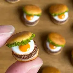 ミニチュア　目玉焼きバーガー　1点
